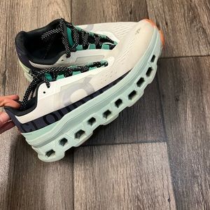 On cloundmonster sneakers size 8–they are in great condition!